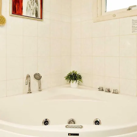 Holiday home Three-bedroom Holiday In Norre Nebel 4