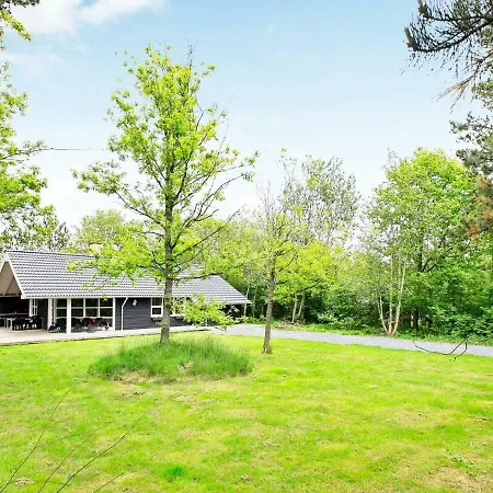 Three-bedroom Holiday In Norre Nebel 4 *