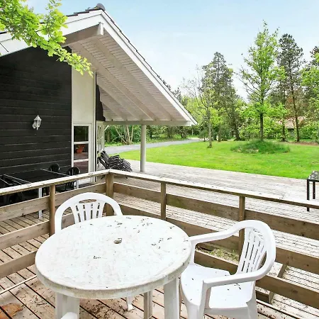 Three-bedroom Holiday In Norre Nebel 4