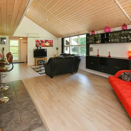 Holiday home Three-bedroom Holiday In Norre Nebel 4